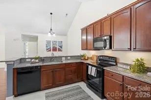 5518 Prosperity View Dr, Charlotte, NC 28269 - Photo 6