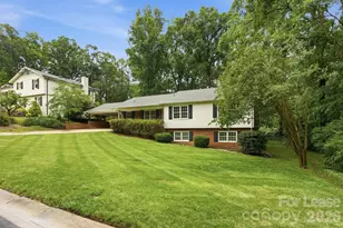 926 Shady Bluff Dr, Charlotte, NC 28211 - Photo 2