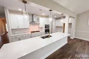6109 Balham Ct, Charlotte, NC 28215 - Photo 2