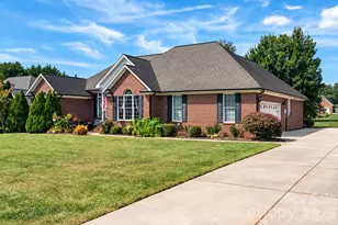 2915 Woodfield Ln, Lincolnton, NC 28092 - Photo 2