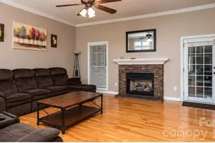2915 Woodfield Ln, Lincolnton, NC 28092 - Photo 4
