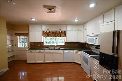 1308 Laurel Street NE, Valdese, NC 28690 - Photo 4