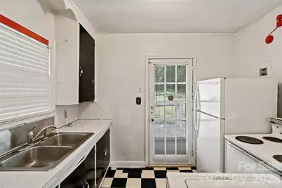 1211 Woodland Drive, Charlotte, NC 28205 - Photo 12