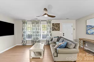 6073 Cougar Ln, Charlotte, NC 28269 - Photo 8