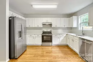 5135 Raspberry Knoll Dr, Charlotte, NC 28208 - Photo 8