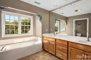 23 Old Applewood Ln, Hendersonville, NC 28739 - Photo 16