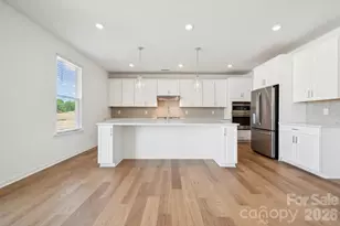 18222 Torchbearer Ln, Charlotte, NC 28278 - Photo 2