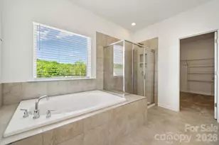 18222 Torchbearer Ln, Charlotte, NC 28278 - Photo 4