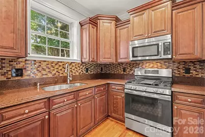 2103 Sablewood Drive, Charlotte, NC 28205 - Photo 8
