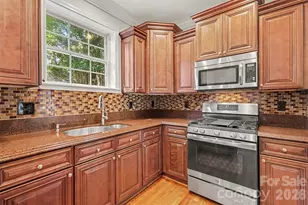 2103 Sablewood Dr, Charlotte, NC 28205 - Photo 8