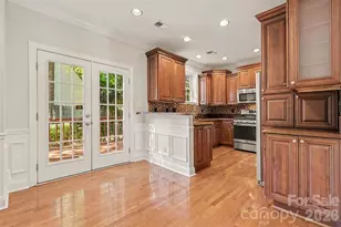2103 Sablewood Dr, Charlotte, NC 28205 - Photo 10