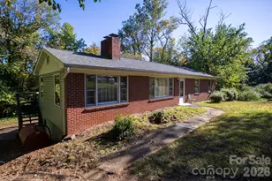 8 Governors Ct, Asheville, NC 28805 - Photo 2