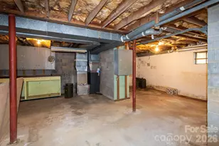 8 Governors Ct, Asheville, NC 28805 - Photo 20