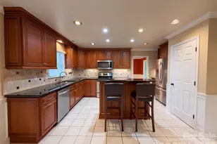 201 Wainsley Pl, Matthews, NC 28105 - Photo 2