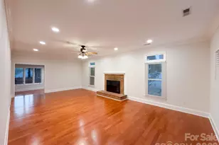 2315 Heathershire Ln, Matthews, NC 28105 - Photo 2