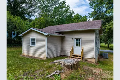 1586 3rd Street Drive NE, Hickory, NC 28601 - Photo 12