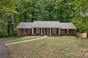 5550 Overlook Cir, Winston Salem, NC 27105 - Photo 2
