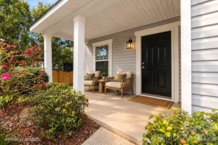 6215 Woodland Commons Dr, Charlotte, NC 28269 - Photo 2