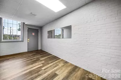 313 Main Avenue NE, Hickory, NC 28601 - Photo 10