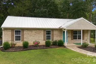 203 Crestview Dr, Thomasville, NC 27360 - Photo 2