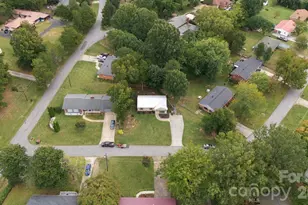 203 Crestview Dr, Thomasville, NC 27360 - Photo 8