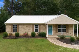203 Crestview Dr, Thomasville, NC 27360 - Photo 1