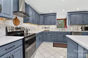 525 Shoreline Dr, Lancaster, SC 29720 - Photo 2