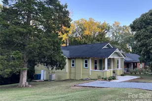 411 4th St SE, Hickory, NC 28602 - Photo 2
