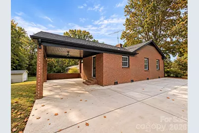 2808 28th Street NE, Hickory, NC 28601 - Photo 2