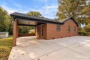 2808 28th St NE, Hickory, NC 28601 - Photo 2
