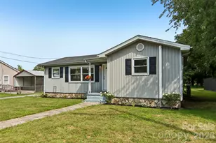 363 Killian St, Waynesville, NC 28786 - Photo 2