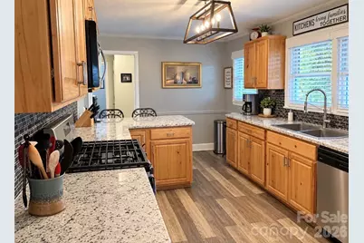 839 W Garrison Boulevard, Gastonia, NC 28052 - Photo 2