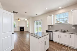 1130 Rock Haven Dr, Charlotte, NC 28216 - Photo 6