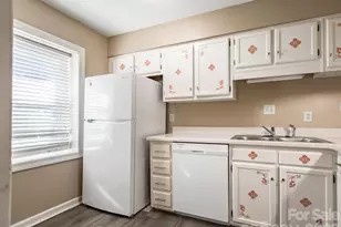 2705 N Center St, Hickory, NC 28601 - Photo 4