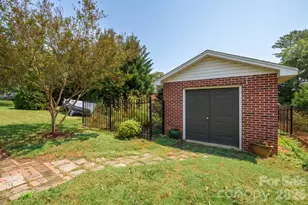 107 Powe St, Morganton, NC 28655 - Photo 12