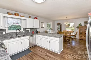 2911 Middleton Pl, Hendersonville, NC 28791 - Photo 8