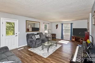 2911 Middleton Pl, Hendersonville, NC 28791 - Photo 4