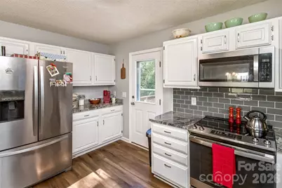 2911 Middleton Place #32, Hendersonville, NC 28791 - Photo 6