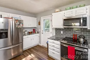 2911 Middleton Pl, Hendersonville, NC 28791 - Photo 6