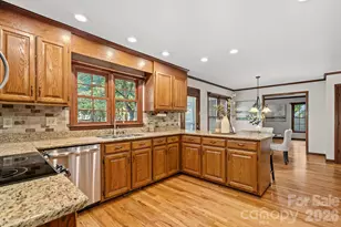 2716 Oldenway Dr, Charlotte, NC 28269 - Photo 8