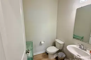 5826 Strathmore Ct, Charlotte, NC 28215 - Photo 8