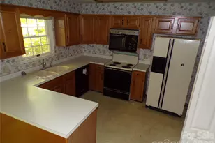 10 Governors Dr, Hendersonville, NC 28791 - Photo 12