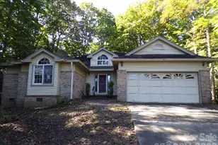 10 Governors Dr, Hendersonville, NC 28791 - Photo 1