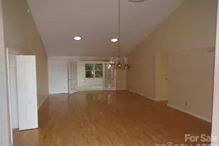 10 Governors Dr, Hendersonville, NC 28791 - Photo 4