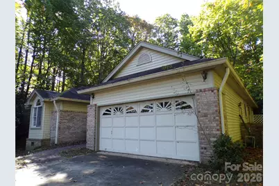 10 Governors Drive, Hendersonville, NC 28791 - Photo 2