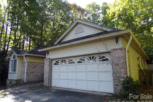 10 Governors Dr, Hendersonville, NC 28791 - Photo 2