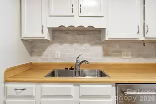 6132 Heath Ridge Ct, Charlotte, NC 28210 - Photo 10