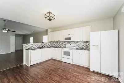 3626 Charterhall Lane, Charlotte, NC 28215 - Photo 6