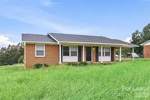 221 Tanglewood Dr, Kannapolis, NC 28081 - Photo 2