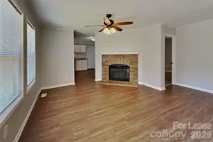 2208 Shalimar Dr, Charlotte, NC 28216 - Photo 4